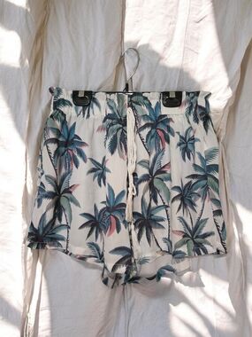 NWT Cupshe Palm Tree Print Faux Drawstring Shorts White Tropical Beach Size Med